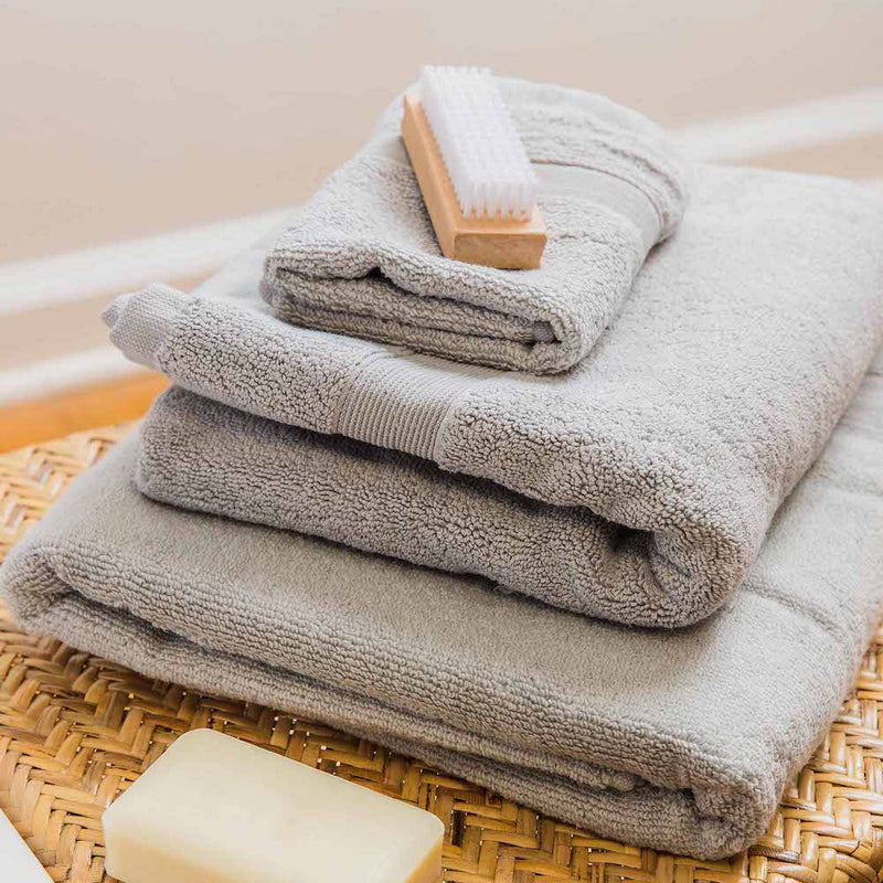 Monogrammed 8 Piece Deluxe Bath Towel Set